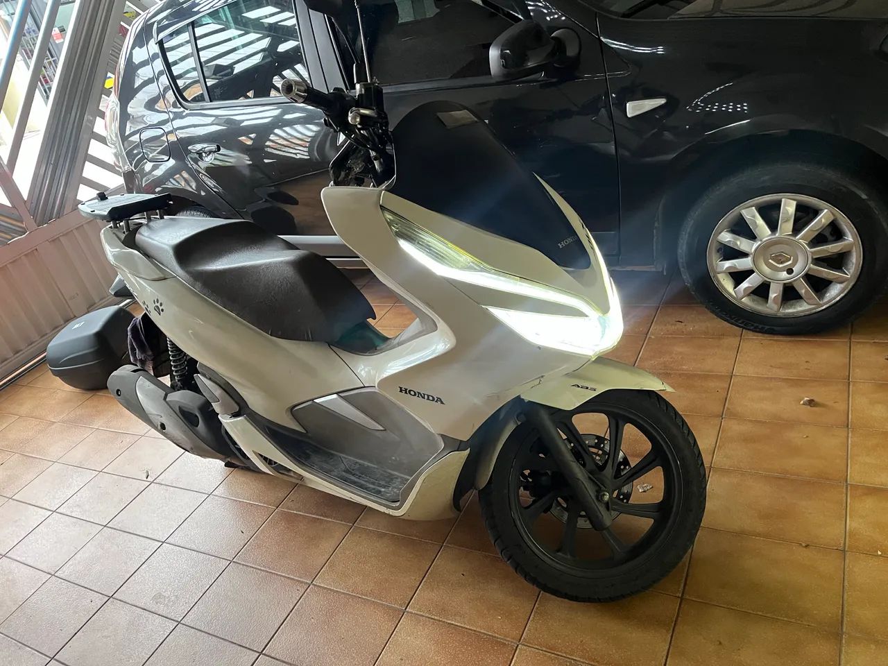 PCX DLX 2019 Creme 