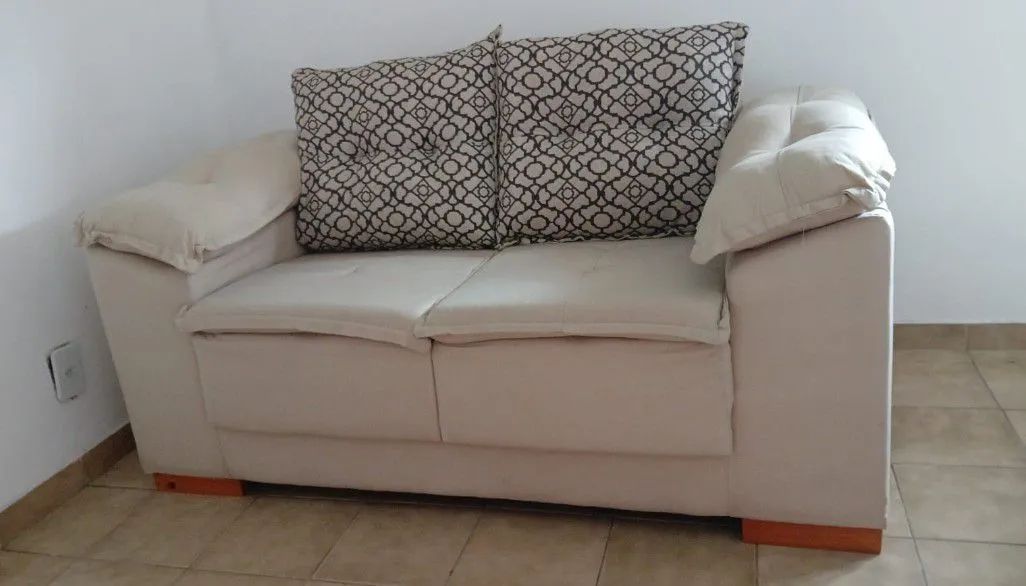 Sofá de alto padrão em excelente material 