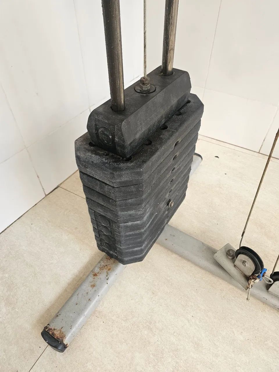Estação de musculação com avaria! - Foto 3
