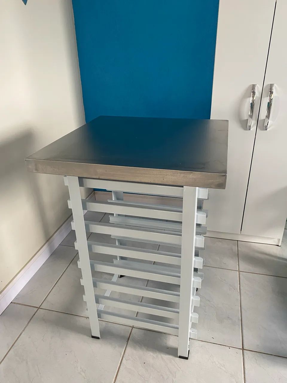 Mesa para forno tampo inox e espaço para 8 assadeiras 35x35 - Foto 4