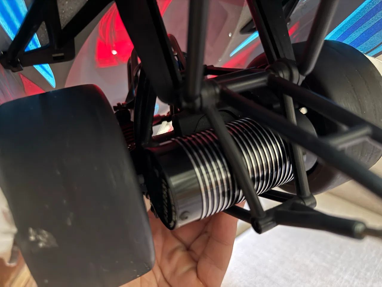 Automodelo Traxxas impecável super rápido  - Foto 5