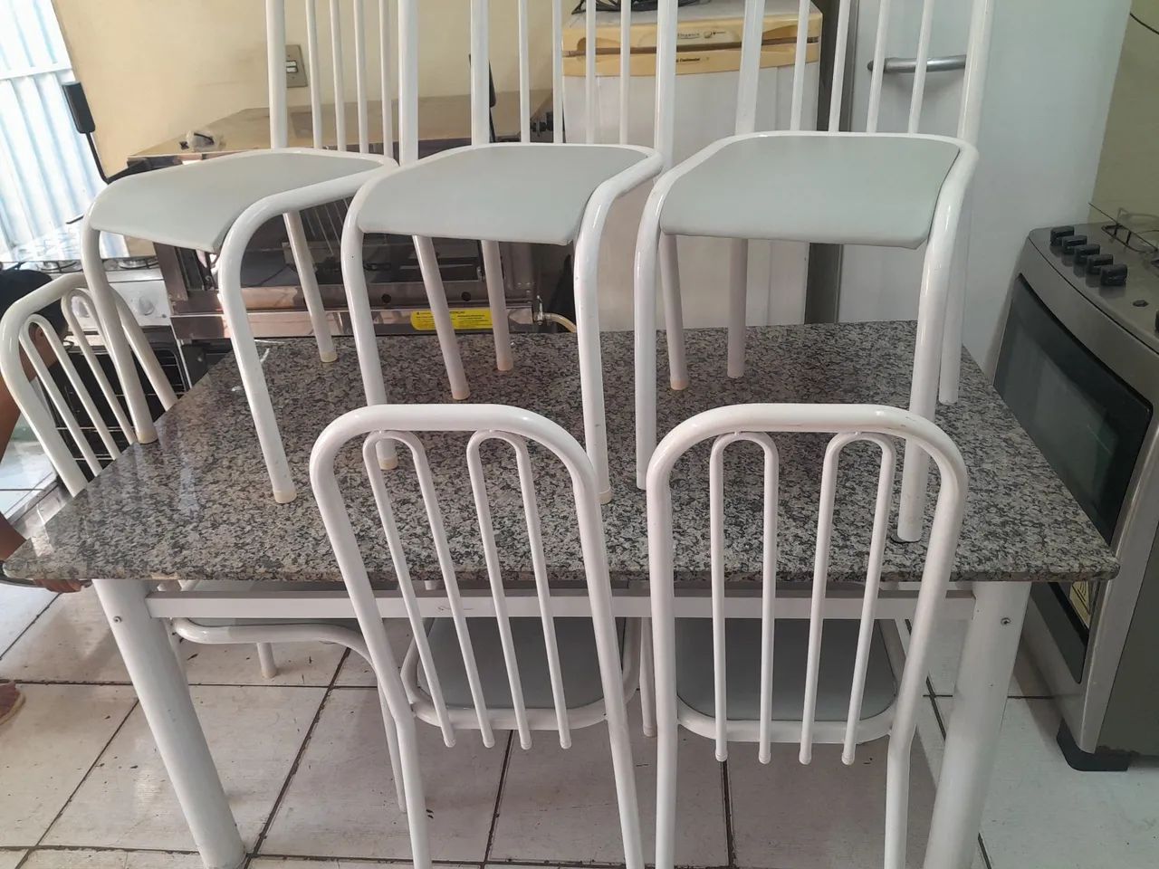 MESA MÁRMORE COM 6 CADEIRAS  - Foto 4
