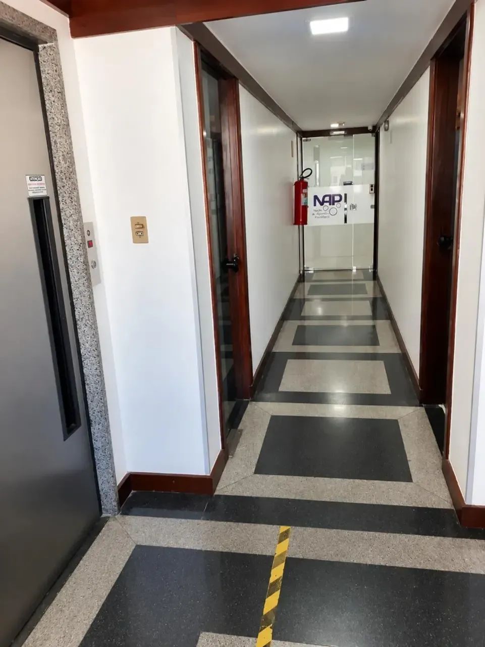 SALA COMERCIAL À VENDA NO CENTRO MÉDICO CENTENÁRIO | GRAÇA - Foto 4