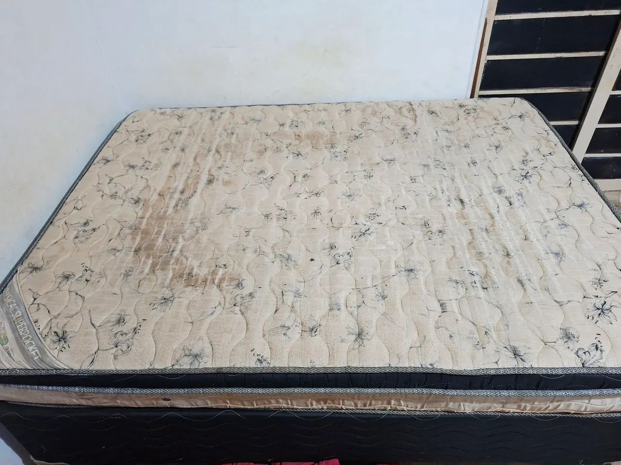 Vendo cama box Queen de casal - Foto 2