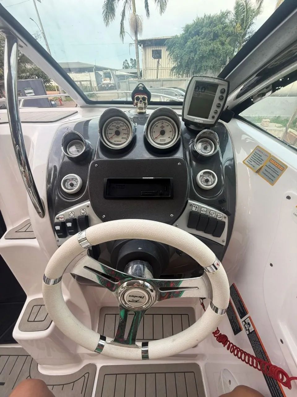 Lancha Focker 215i - Ano 2010 - Mercruiser 220Hp - Foto 8