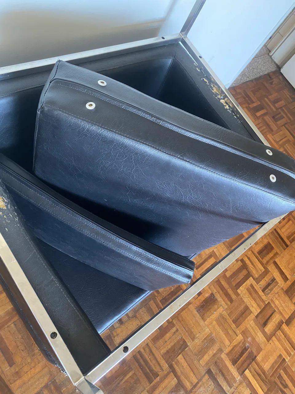 Vendo poltrona design precisa de restauro 