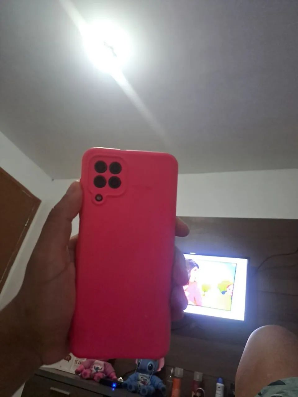 Samsung a 22 tela um pouco trincada mais não interfe em nada pega perfeitamente 