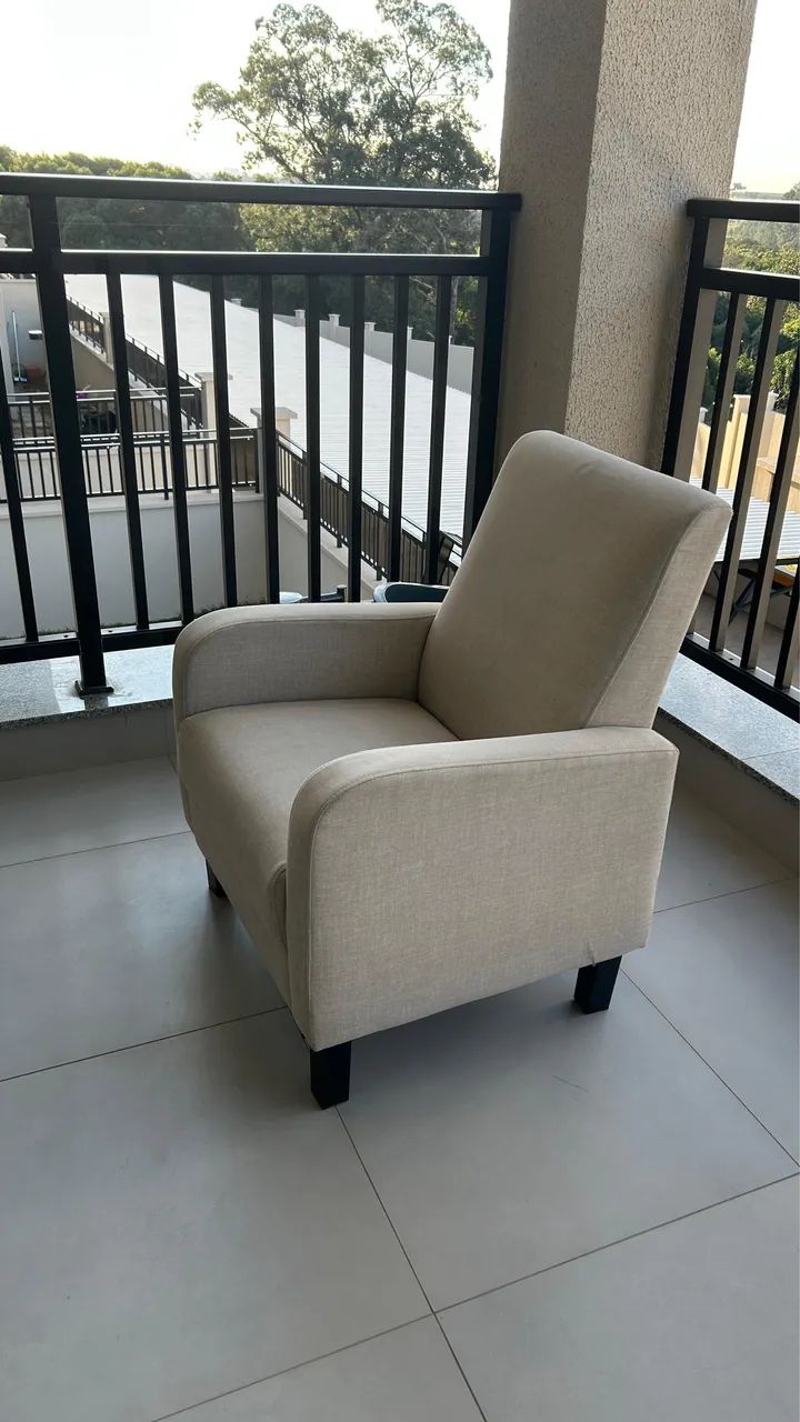 Poltrona estofada creme  - Foto 4