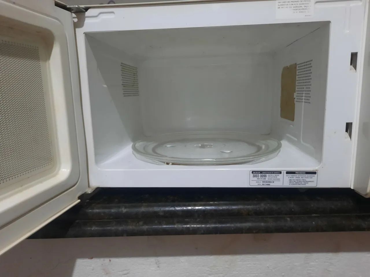 vende-se micro-ondas em bom estado pouco tempo de uso  - Foto 2