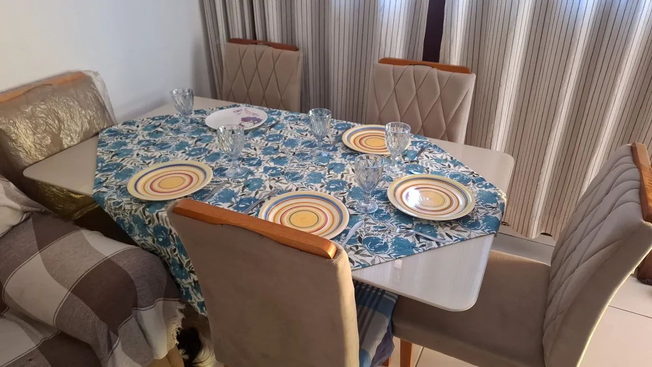 Mesa de jantar com 6 cadeiras
