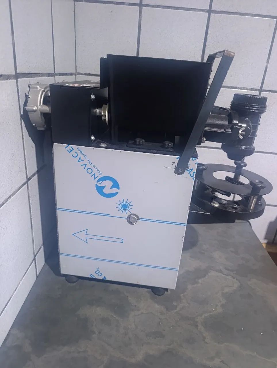 Vendo máquina de salgados compacta Black  - Foto 2