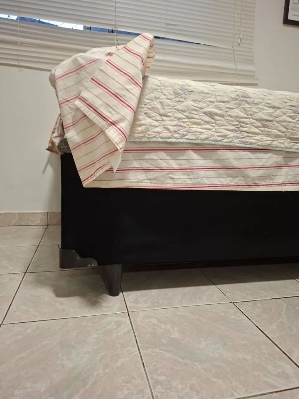 Cama, colchão e mesa - Foto 2