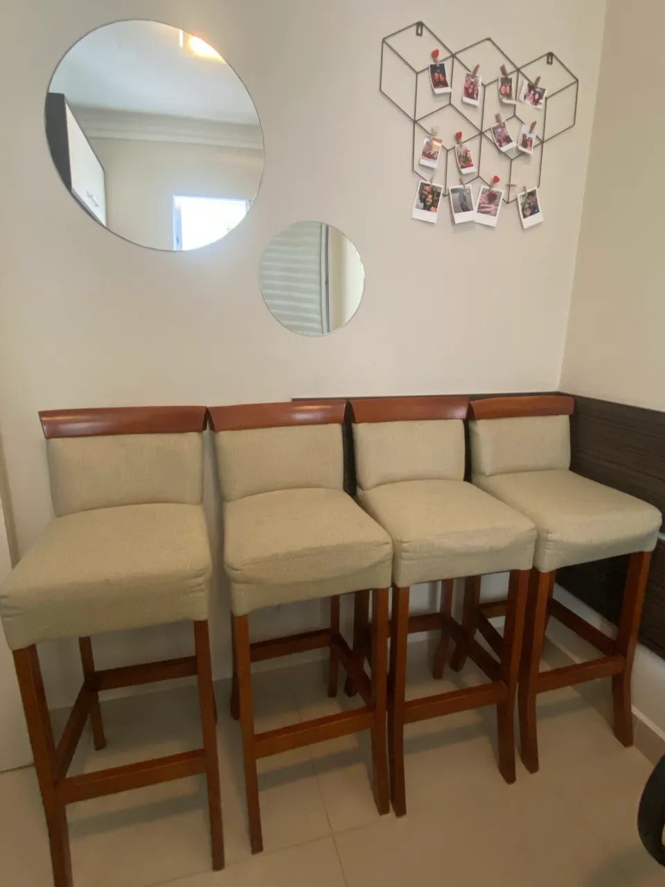 Kit 4 banquetas de madeira com assento estofado