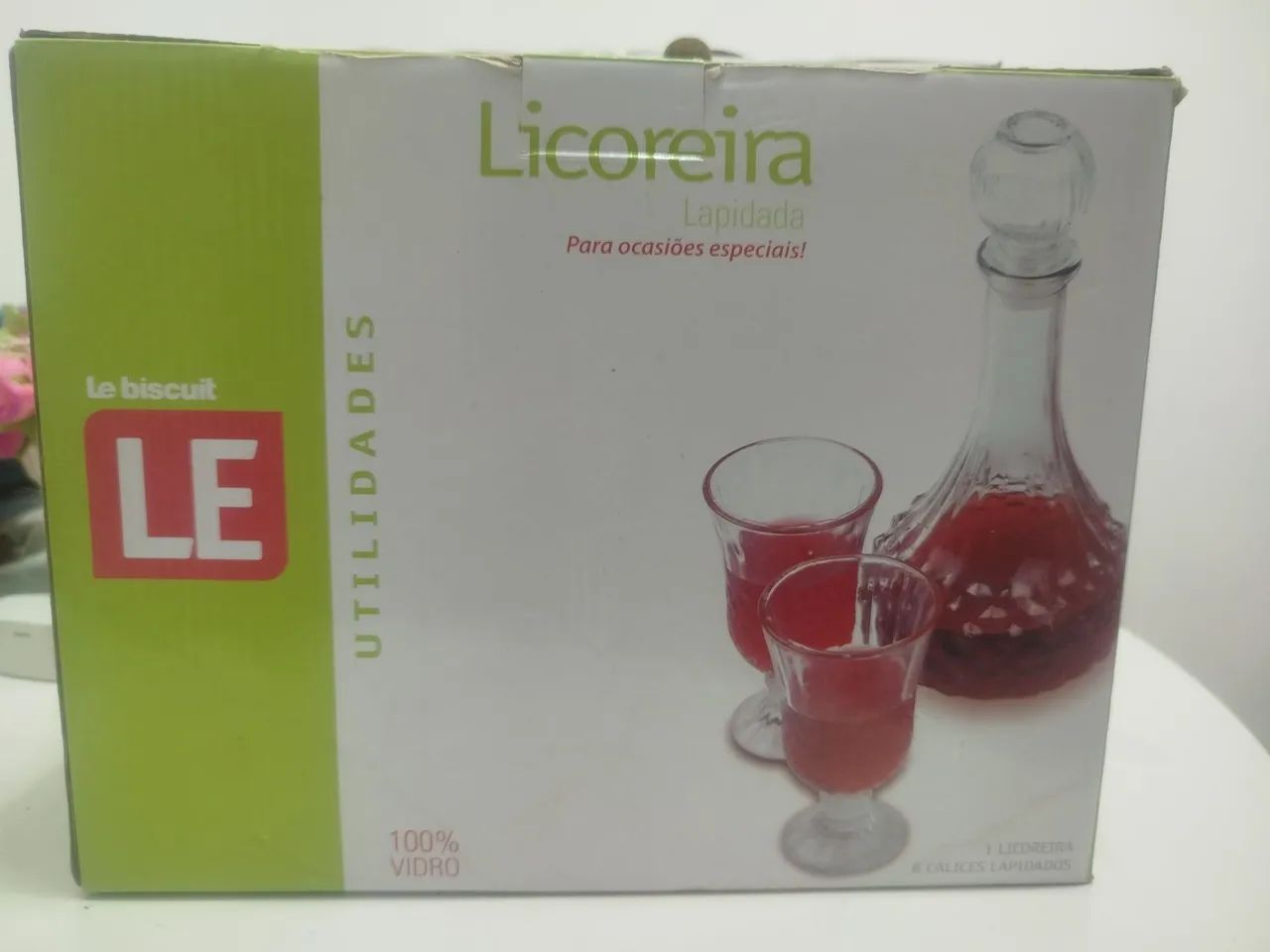 Vendo licoreira nova 