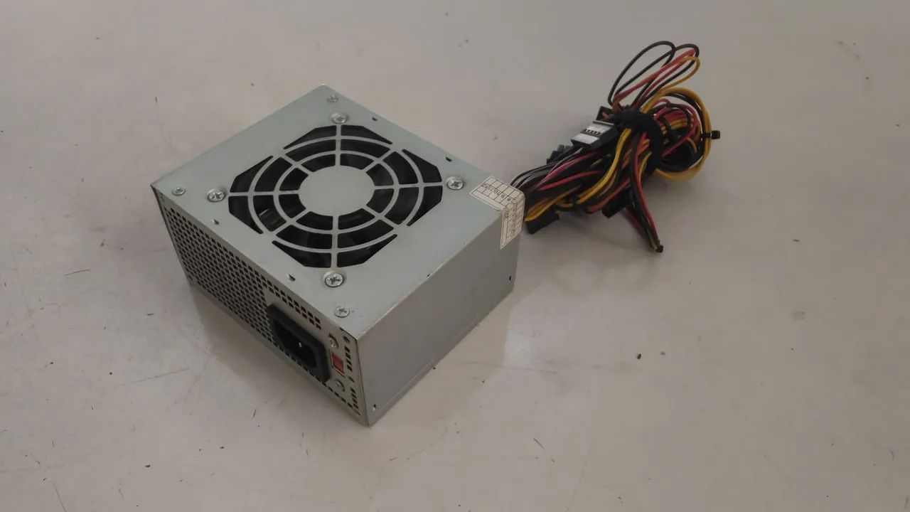 Fonte de PC para Gabinete Slim