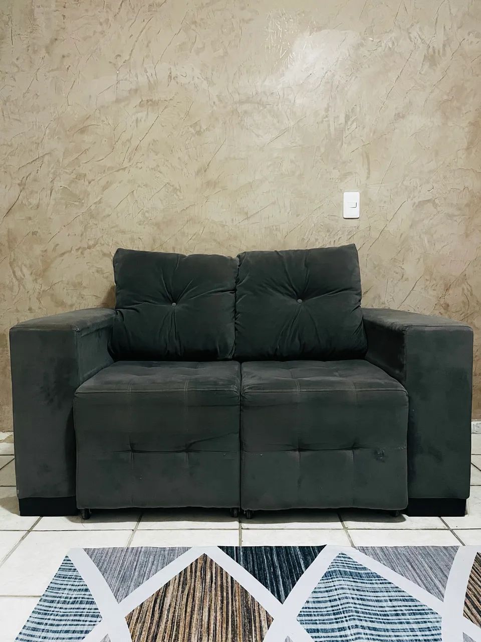 Sofá retrátil 2 lugares - Semi Novo - Foto 3