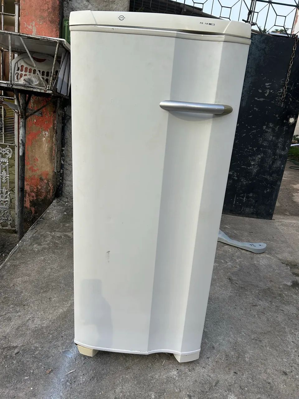 Freezer de 5 compartimentos 127v gelando perfeitamente não baixo valor e nem reservo  - Foto 4