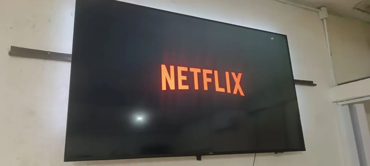 Vende-se Tv philips 65' smart,moderna com várias funções...funcionando perfeitamente. - Foto 4