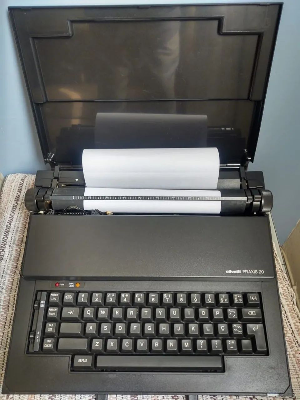 Maquina de escrever praxis 20 - Foto 4