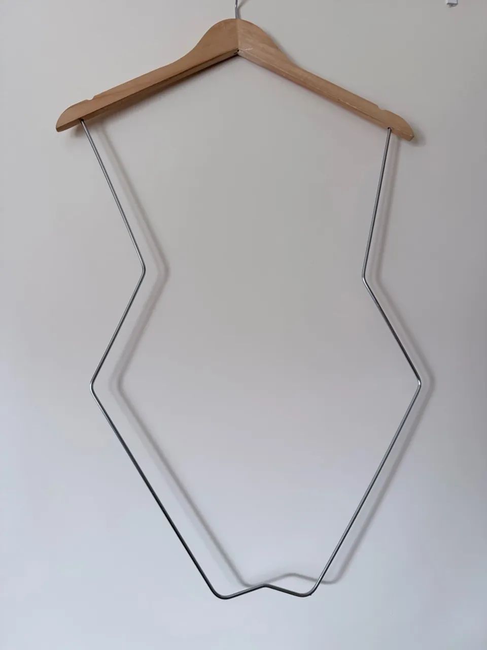 CABIDES DE CORPO EM MADEIRA E INOX