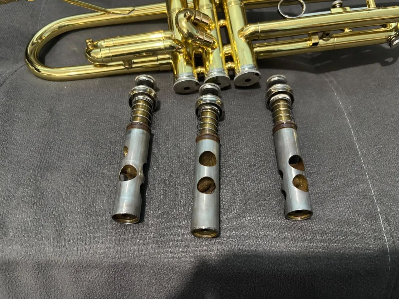 トランペット HoLToN T-602 USA 美品 Trompete Holton T602 Americano - Instrumentos musicais - Cambuí