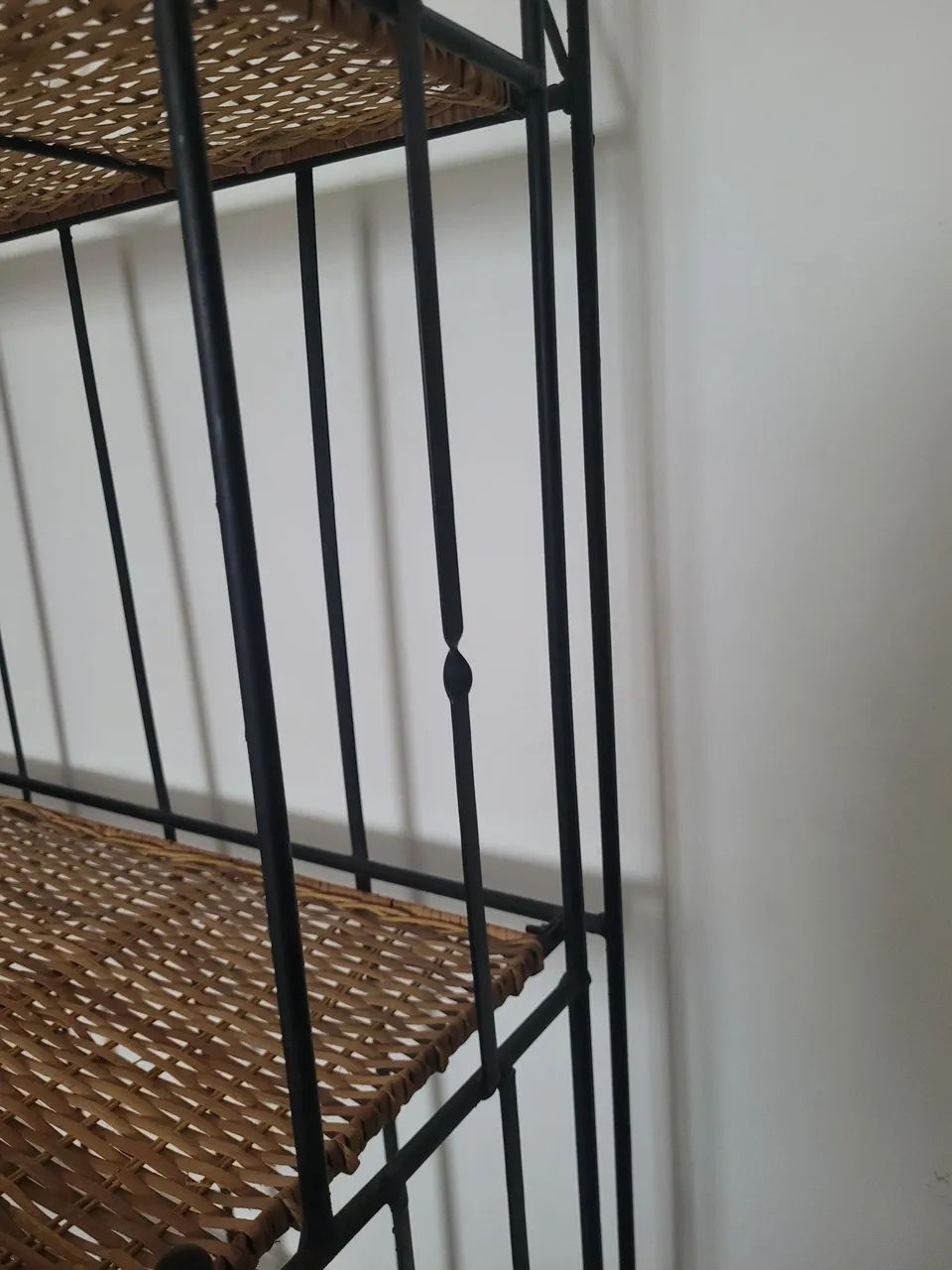Estante rústica de Aço e vime. - Foto 3