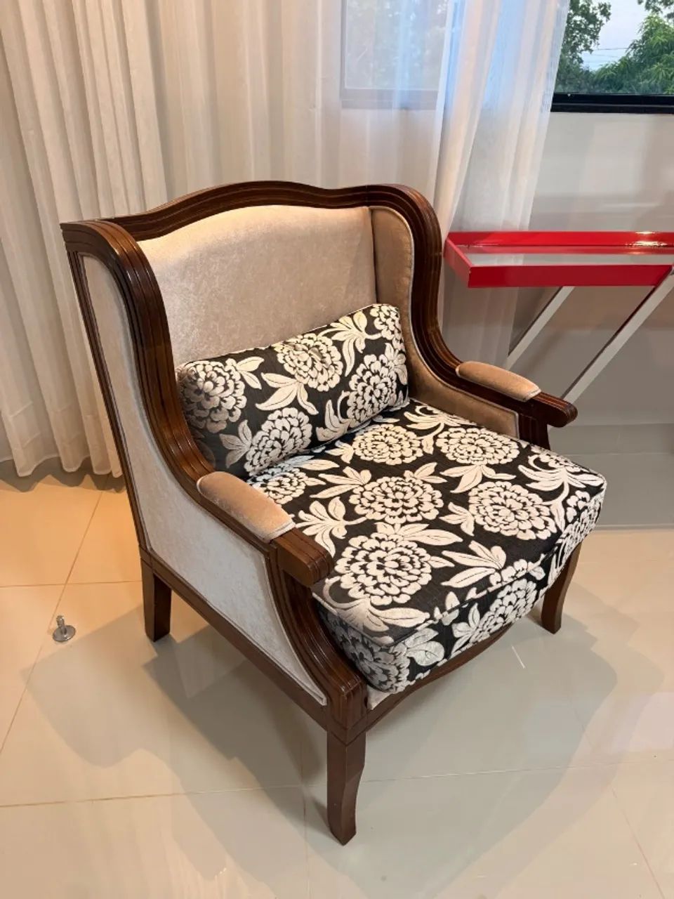 Par de Poltronas Clássicas em Madeira Nobre e Jacquard - NOVAS (Sem Uso / Apenas Decoração - Foto 3