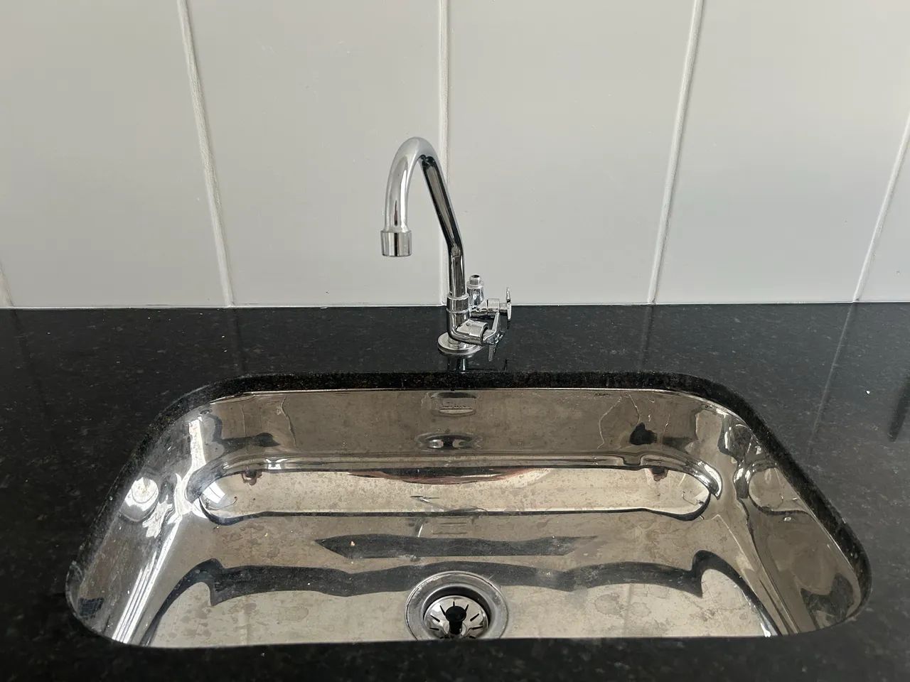 BANCADA EM GRANITO + CUBA INOX