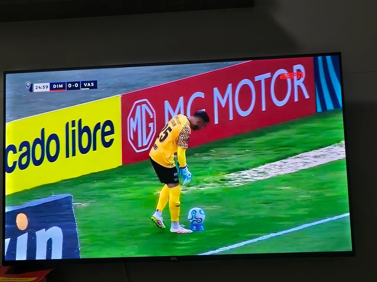 SmarTV 43 polegadas ainda com garantia fininha (borda infinita)