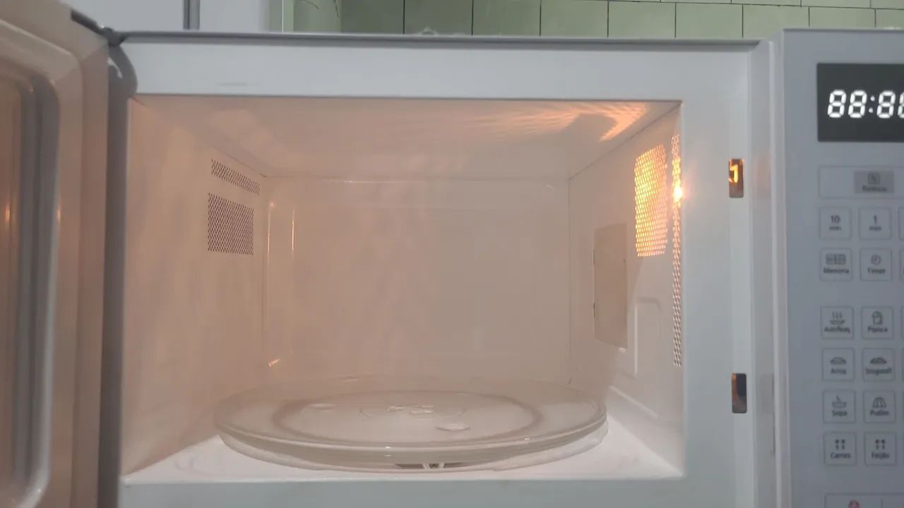 Vendo micro-ondas panasonic 32L 110V funcionando perfeitamente  - Foto 3