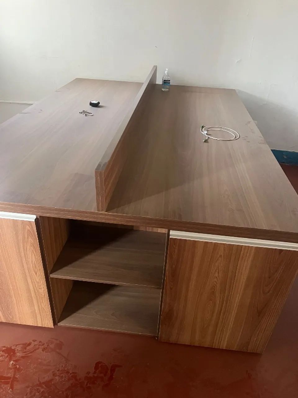 Mesa, 4 módulos de trabalho/estudo.