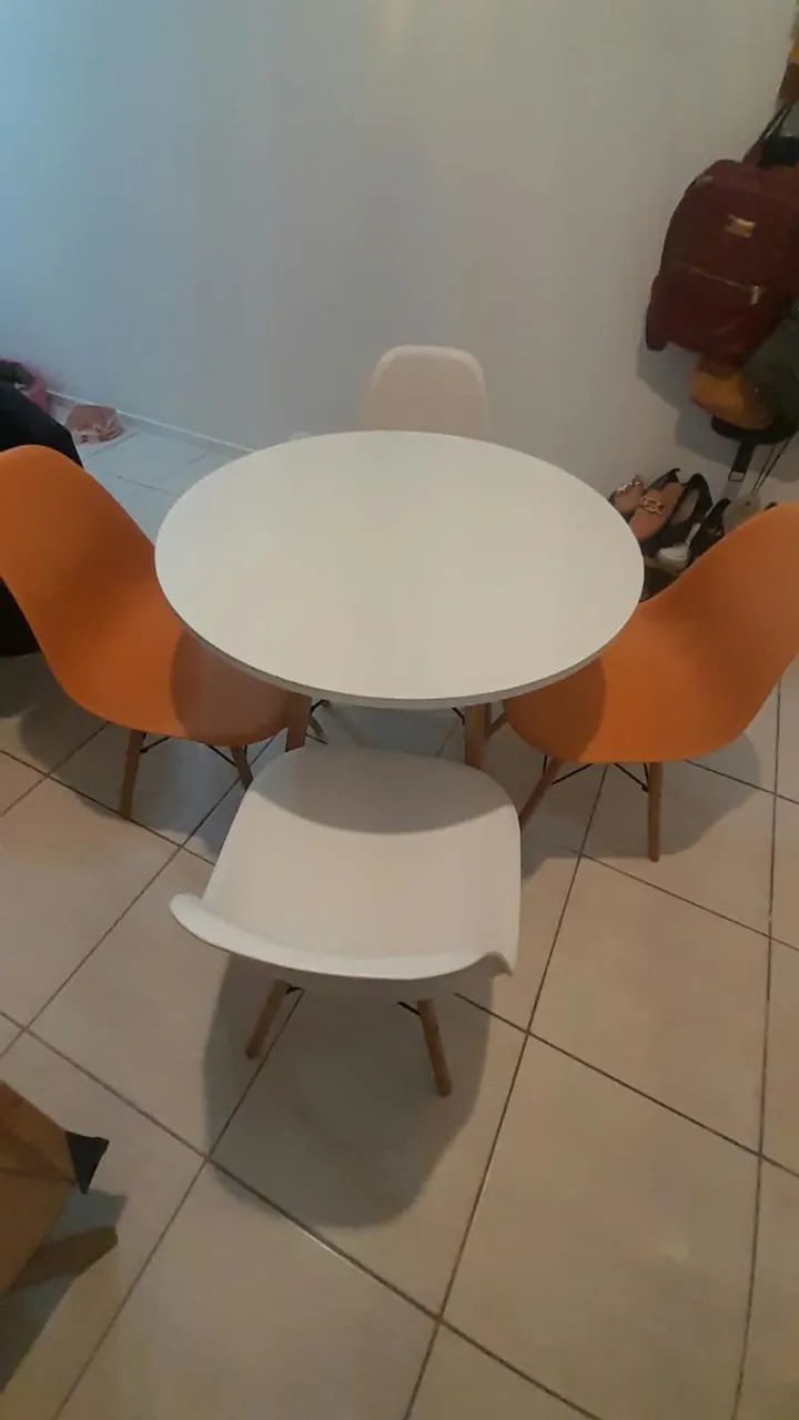 Conjunto Mesa Eiffel e 4 cadeiras - Foto 2