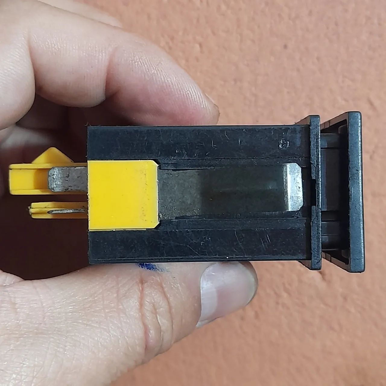 BOTAO ABERTURA PORTA MALAS GOL PARATI G3 G4 ORIGINAL 377959831A