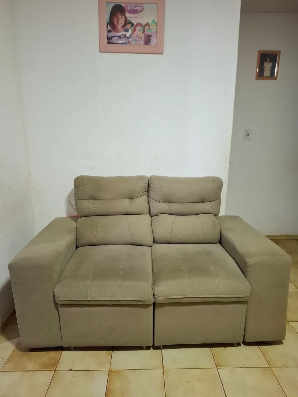 SOFÁ CAMA SEMI NOVO BEGE SEM FEITOS 