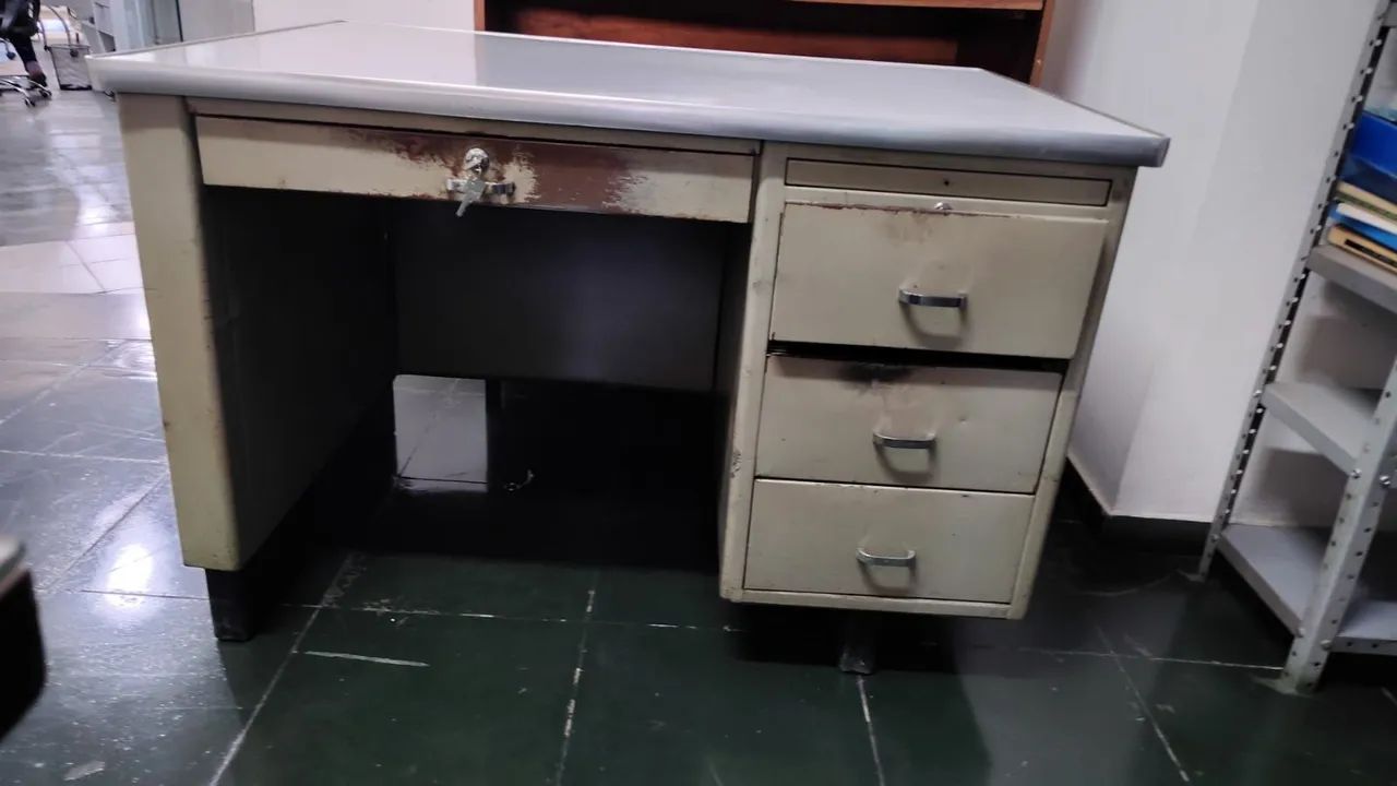 Mesa de aço para escritório 