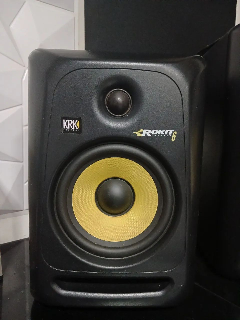 Monitor KRK Rokit 6 (MUITO NOVO) - Foto 4