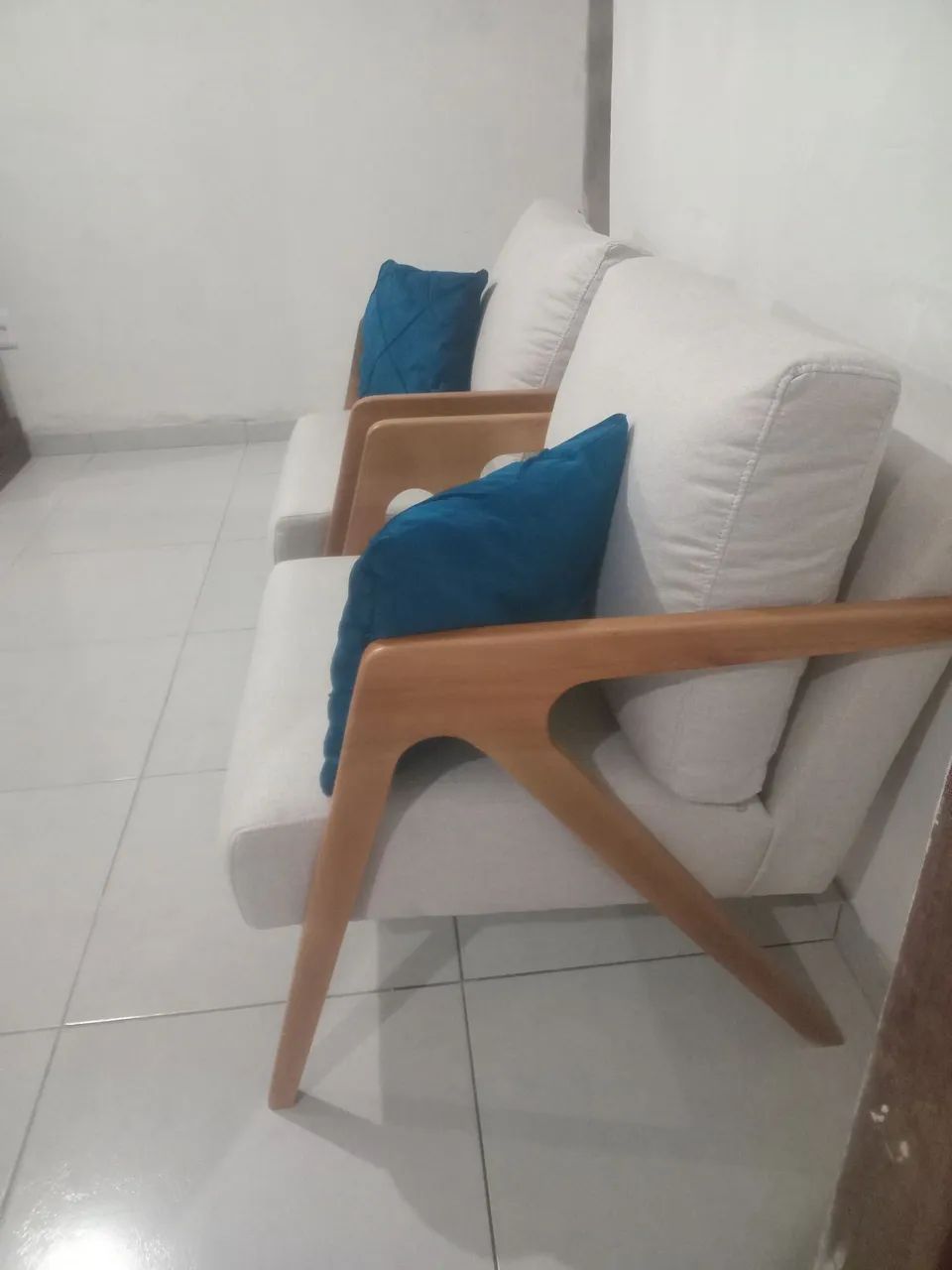 Vendo duas poltronas seminovas ,em perfeito estado e sem nenhum arranhão. 