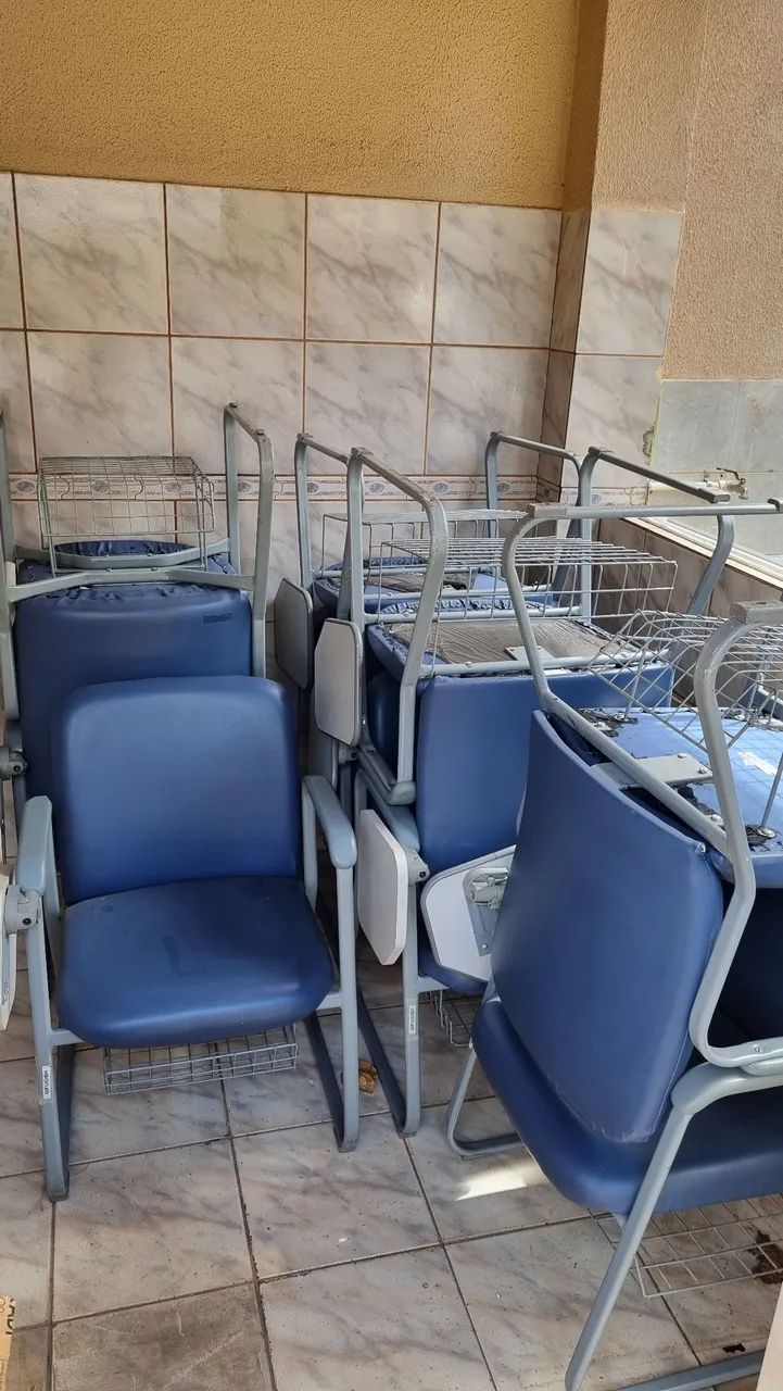 Cadeiras estofadas com prancheta dobrável - Foto 5
