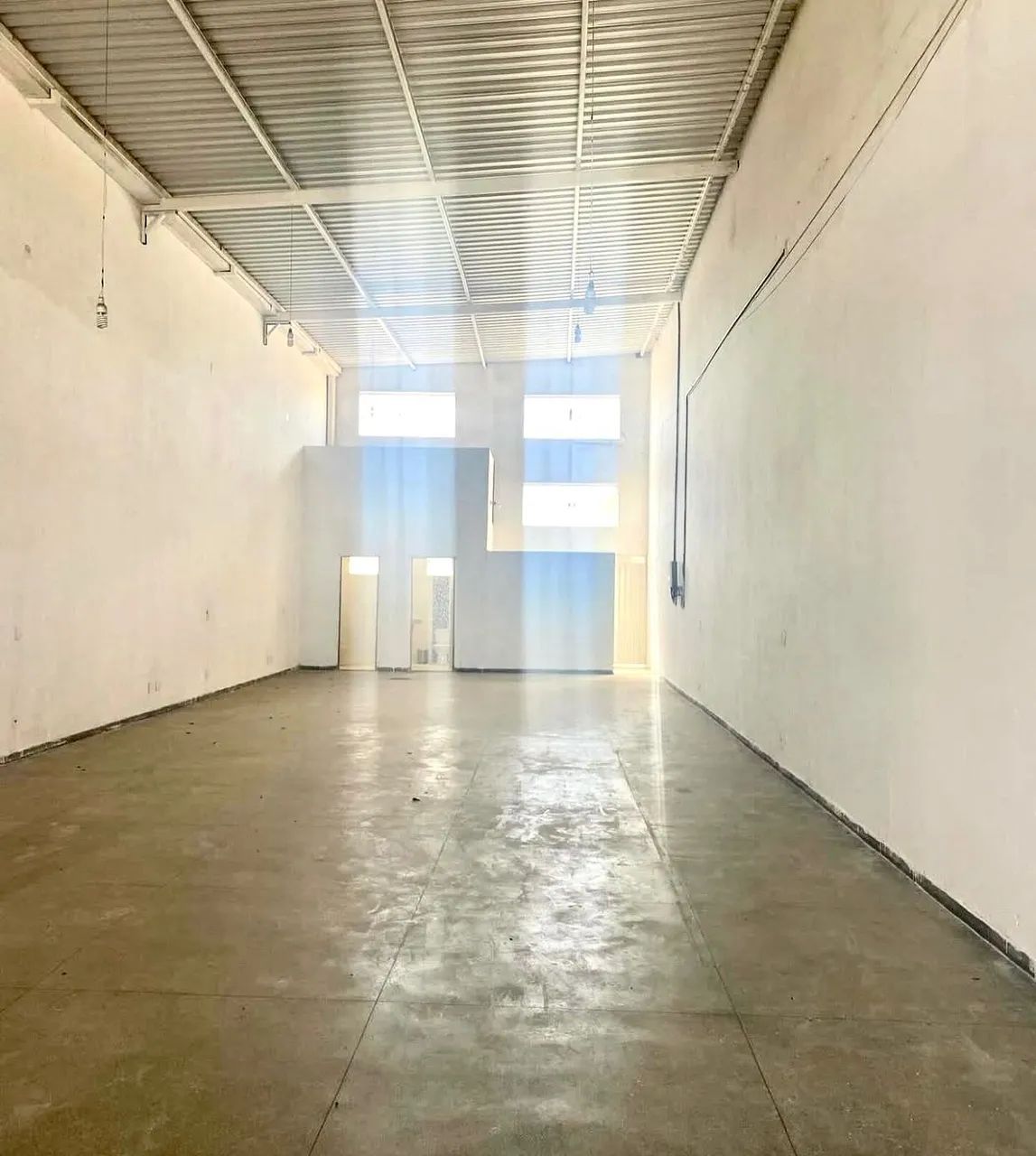 Alugo galpão com 245m² próximo ao Posto Alvorada - Foto 3