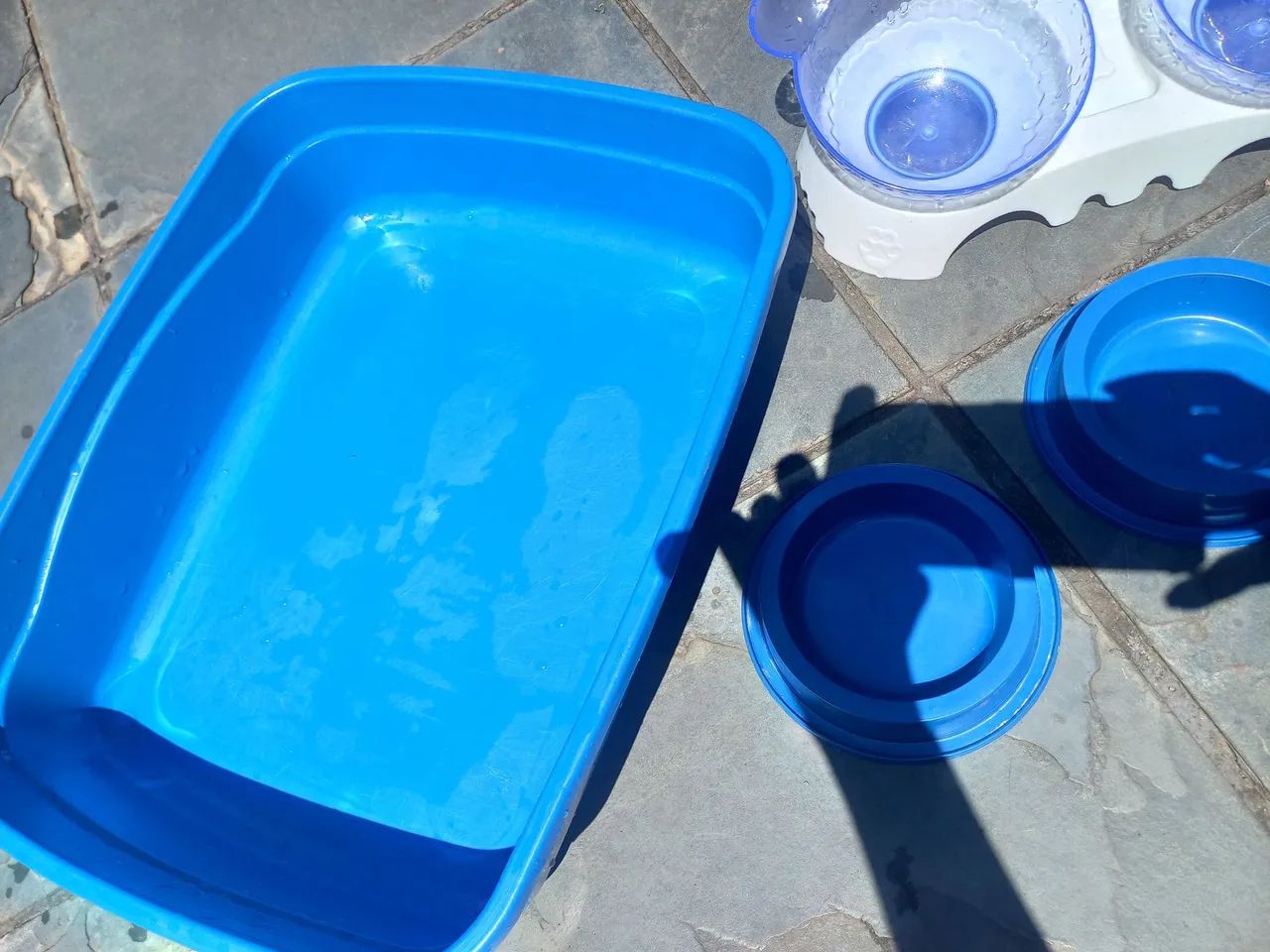 Vendo caixa de areia simples e comedouro de gatos  - Foto 3