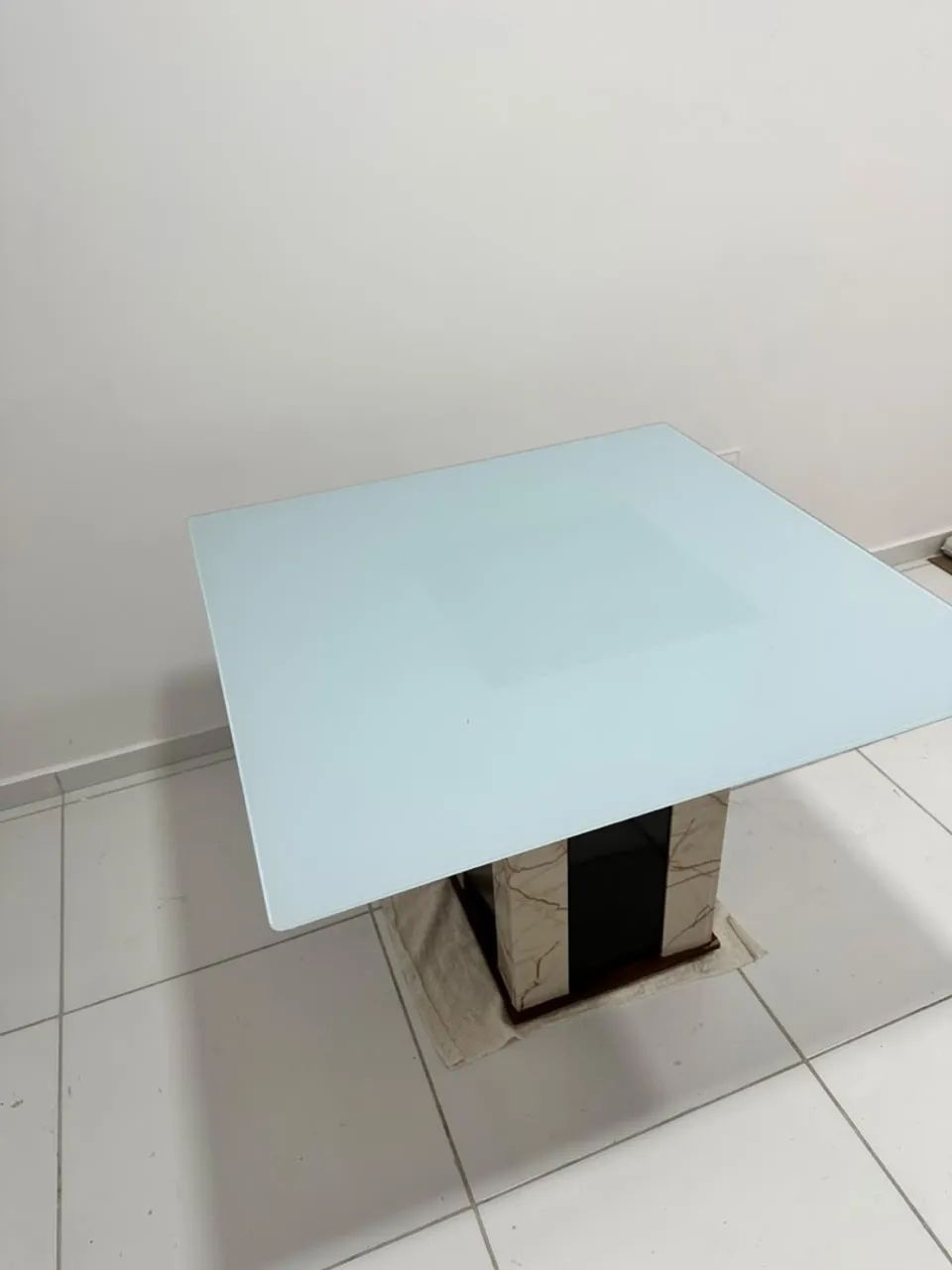 Mesa de Jantar - Quatro cadeira  - Foto 3