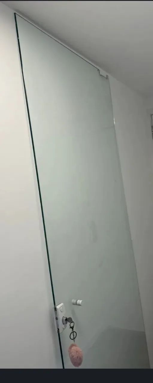 Vendo porta de vidro bem conservada 