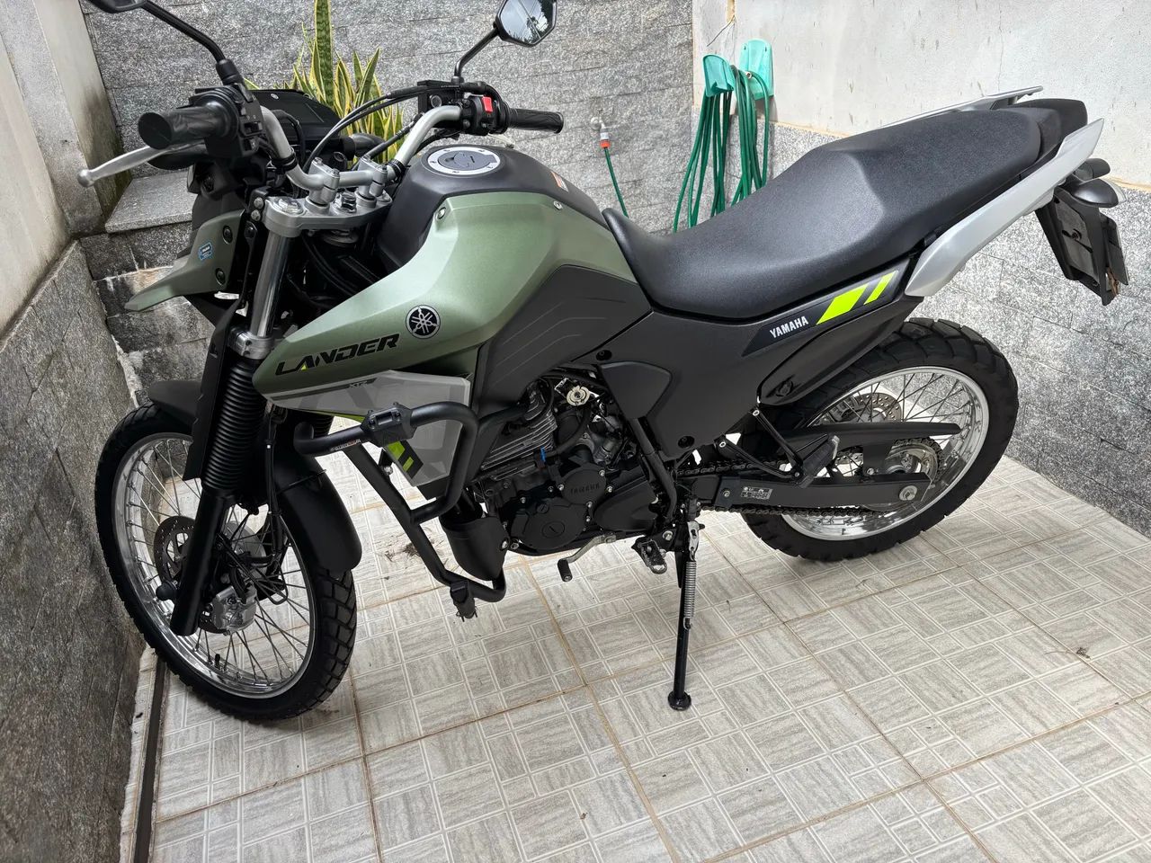 Lander muito nova. - Foto 5