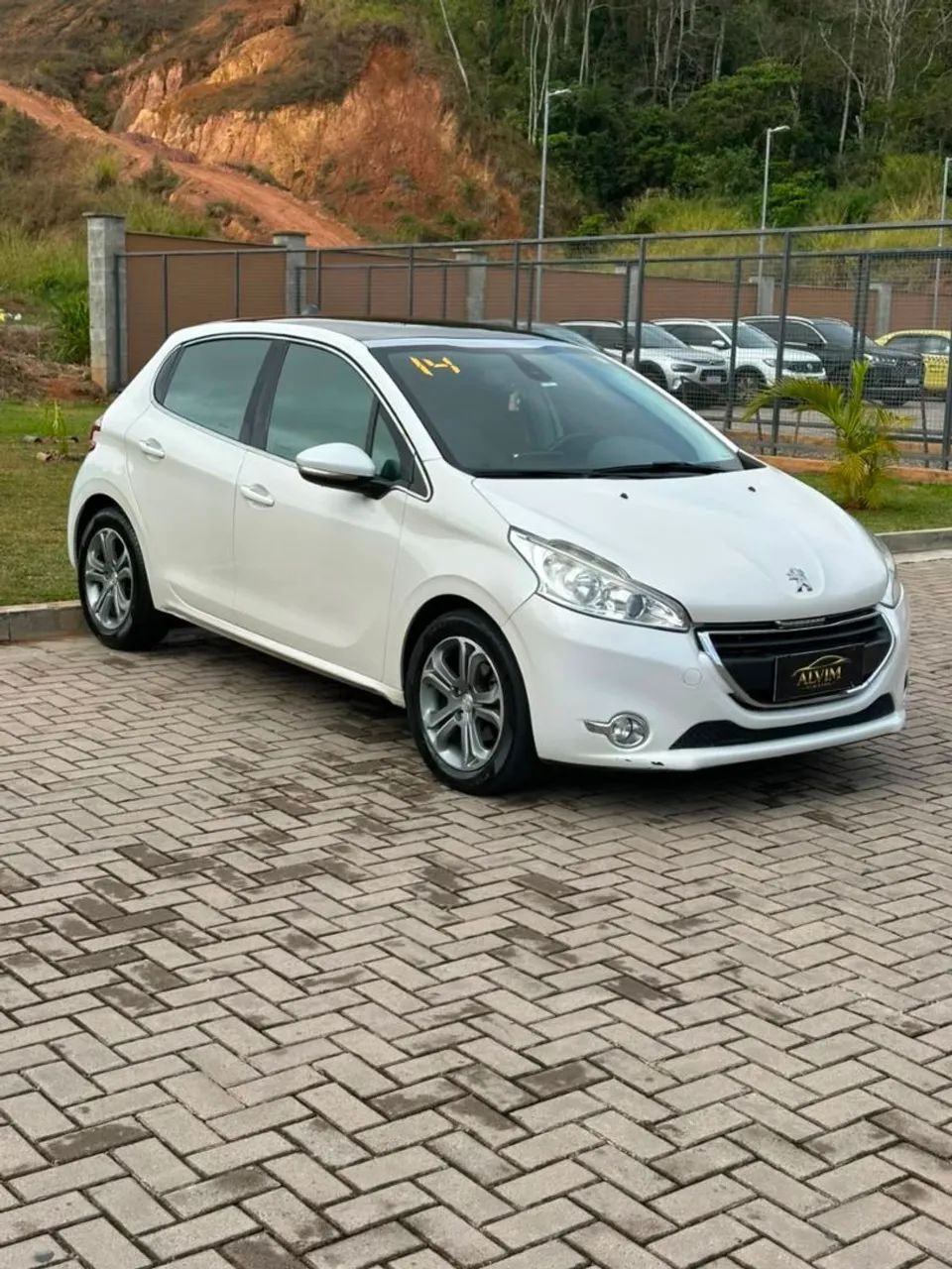 Peugeot 208 208 Griffe 1.6 Flex 16V 5p Aut. 2014
