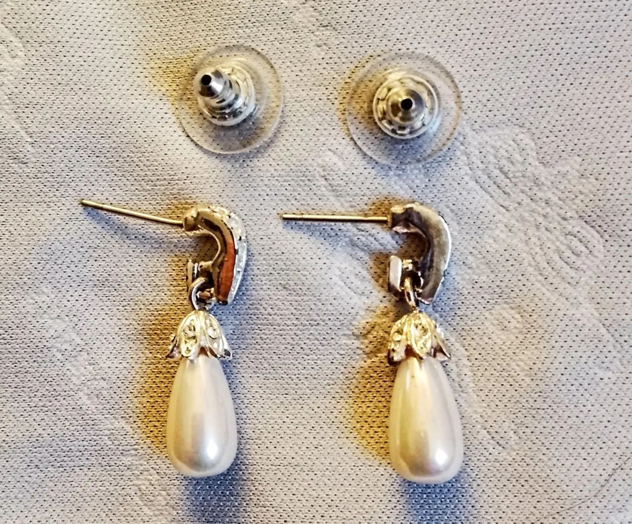 Brincos banhados em rodium com pérola e strass lindo!!! - Foto 2
