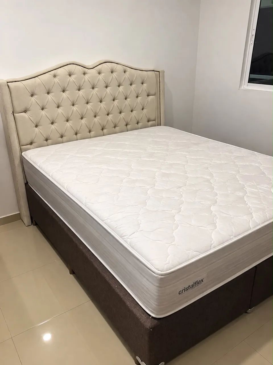 Cama com cabeceira 