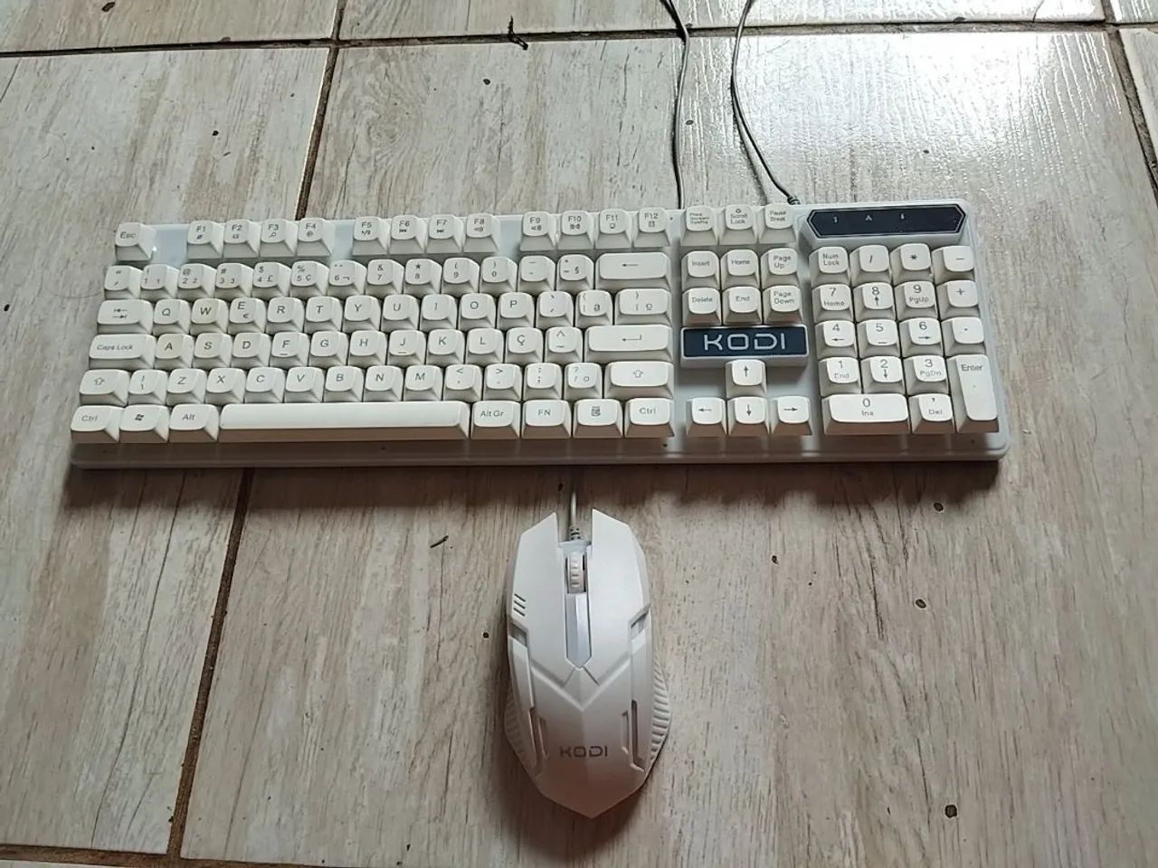 Teclado e mouse RGB com fio USB 