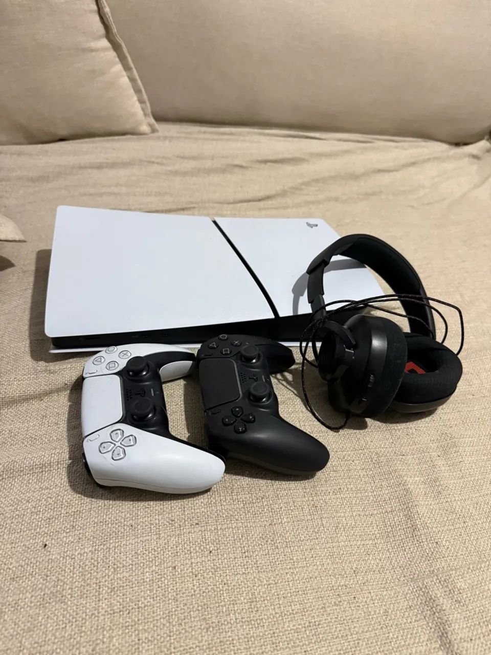 Vendo ps5 +2 controles+Head - Foto 2