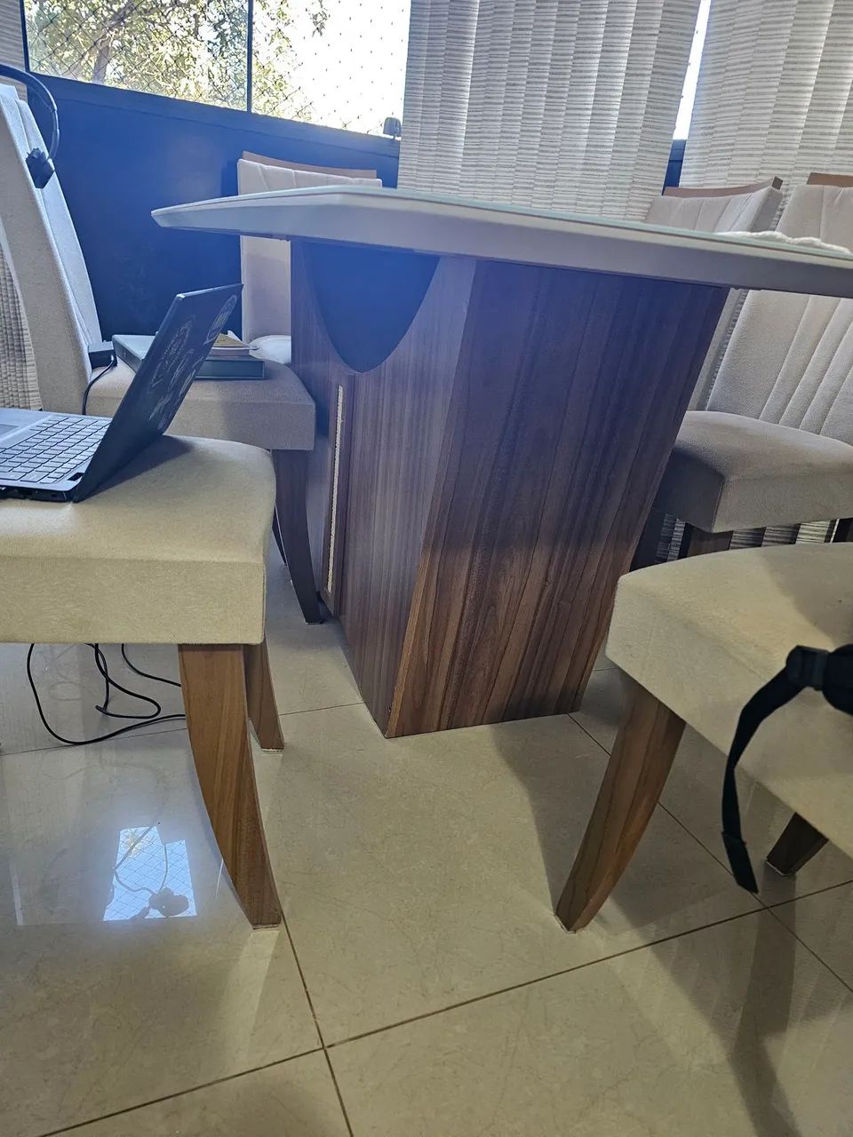 Mesa tampo de vidro com 6 cadeiras - Foto 2