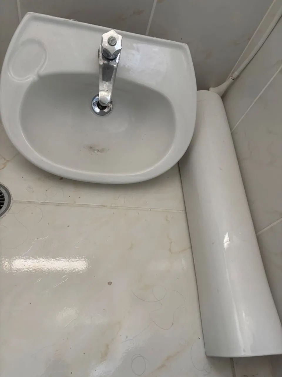Pia de coluna em louça Icasa
